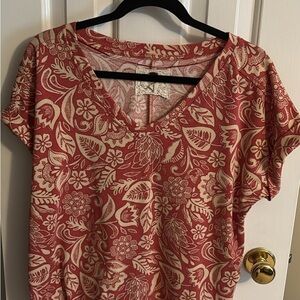 Cupio Cream and Red Short Sleeve T-Shirt Relaxed Fit